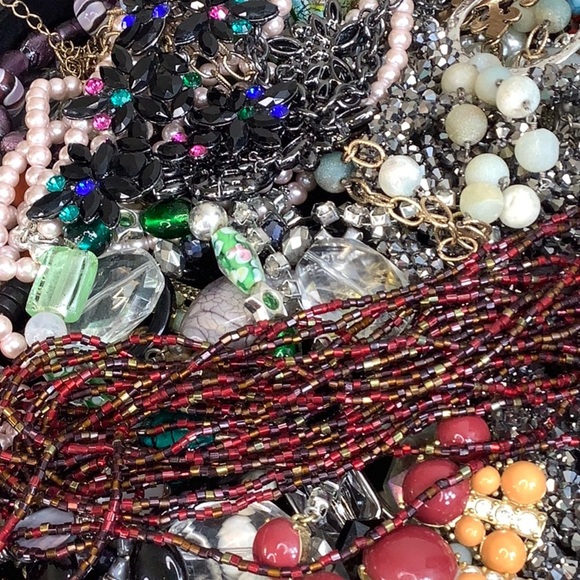 10/2 jewelry show listing
$10 minimum - Picture 1 of 3